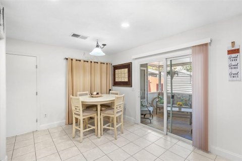 Townhouse in Winter Springs, Florida 2 bedrooms, 102.94 sq.m. № 1722738 - photo 9