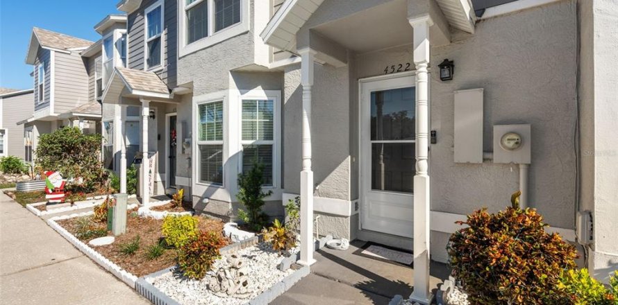 Townhouse in Winter Springs, Florida 2 bedrooms, 102.94 sq.m. № 1722738