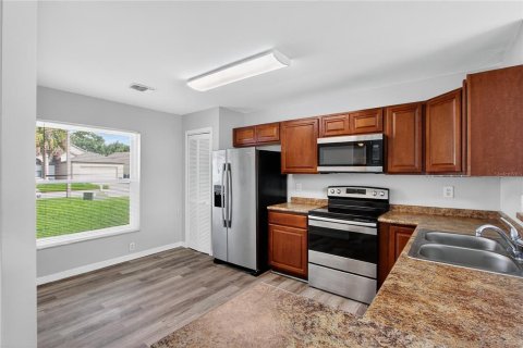 Villa ou maison à louer à Lake Mary, Floride: 3 chambres, 153.29 m2 № 1915347 - photo 5