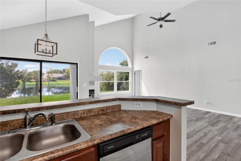 Villa ou maison à louer à Lake Mary, Floride: 3 chambres, 153.29 m2 № 1915347 - photo 15