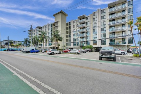 Condo in Bay Harbor Islands, Florida, 1 bedroom  № 1768827 - photo 14