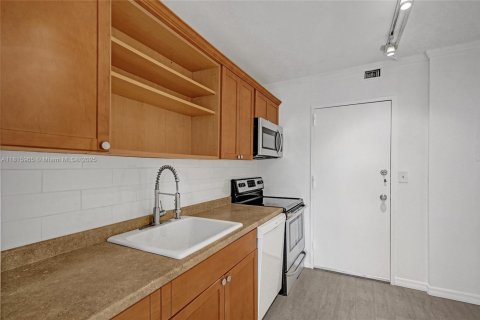 Condo in Bay Harbor Islands, Florida, 1 bedroom  № 1768827 - photo 5
