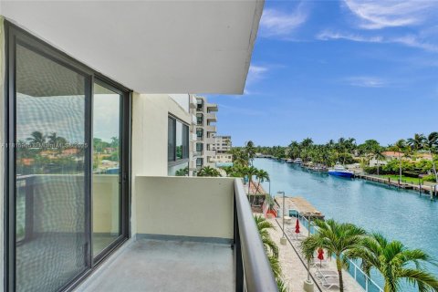 Condo in Bay Harbor Islands, Florida, 1 bedroom  № 1768827 - photo 26