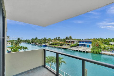 Condo in Bay Harbor Islands, Florida, 1 bedroom  № 1768827 - photo 4
