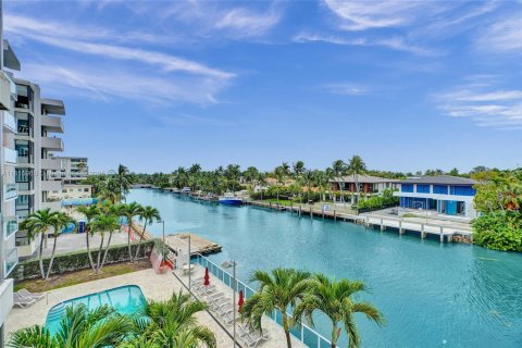 Condo in Bay Harbor Islands, Florida, 1 bedroom  № 1768827 - photo 29
