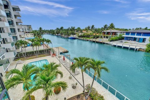 Condo in Bay Harbor Islands, Florida, 1 bedroom  № 1768827 - photo 28