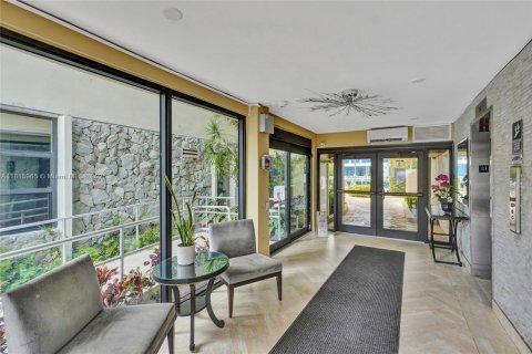 Condo in Bay Harbor Islands, Florida, 1 bedroom  № 1768827 - photo 11