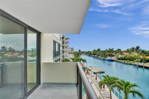 Condo in Bay Harbor Islands, Florida, 1 bedroom  № 1768827 - photo 30