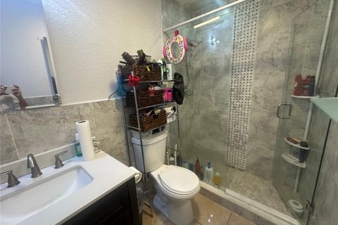 House in Opa-locka, Florida 3 bedrooms, 118.91 sq.m. № 1890795 - photo 9