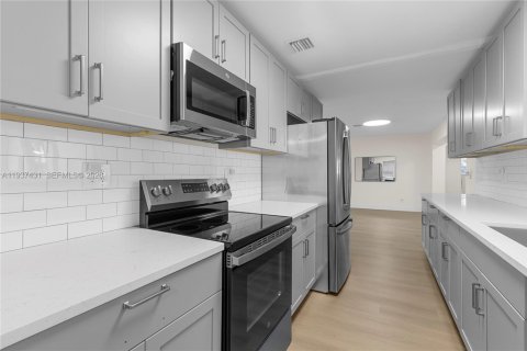 Casa en venta en Fort Lauderdale, Florida, 4 dormitorios, 204.2 m2 № 1999492 - foto 13