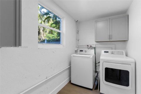 Casa en venta en Fort Lauderdale, Florida, 4 dormitorios, 204.2 m2 № 1999492 - foto 24