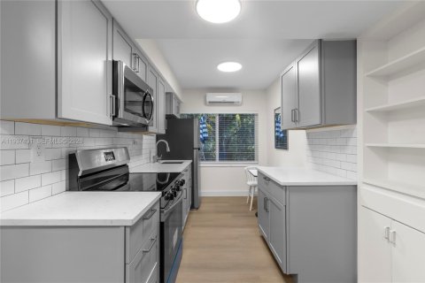 Casa en venta en Fort Lauderdale, Florida, 4 dormitorios, 204.2 m2 № 1999492 - foto 28