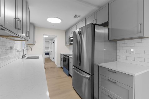 Casa en venta en Fort Lauderdale, Florida, 4 dormitorios, 204.2 m2 № 1999492 - foto 11