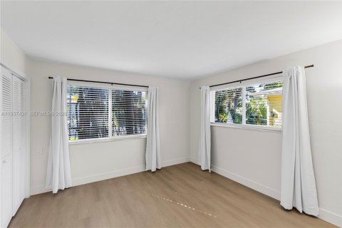 Casa en venta en Fort Lauderdale, Florida, 4 dormitorios, 204.2 m2 № 1999492 - foto 15