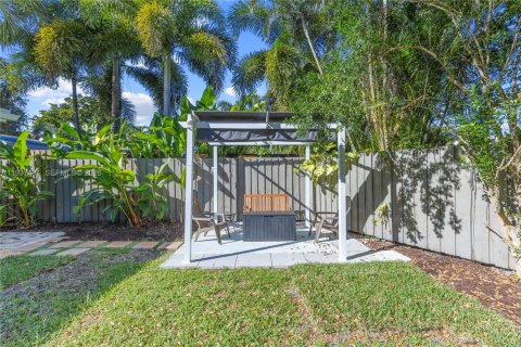 Casa en venta en Fort Lauderdale, Florida, 4 dormitorios, 204.2 m2 № 1999492 - foto 9