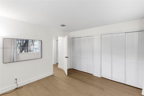 Casa en venta en Fort Lauderdale, Florida, 4 dormitorios, 204.2 m2 № 1999492 - foto 16