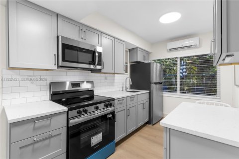 Casa en venta en Fort Lauderdale, Florida, 4 dormitorios, 204.2 m2 № 1999492 - foto 29