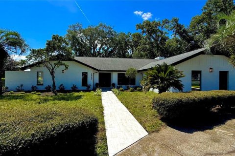 House in Plant City, Florida 4 bedrooms, 219.81 sq.m. № 2308301