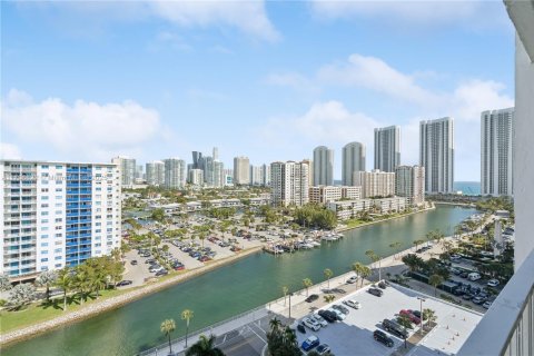 Condominio en venta en Sunny Isles Beach, Florida, 1 dormitorio, 70.79 m2 № 1488293 - foto 1