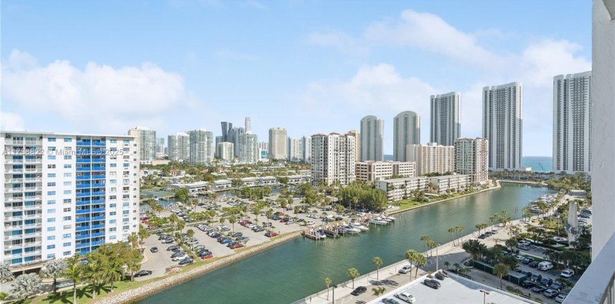 Condominio en Sunny Isles Beach, Florida, 1 dormitorio  № 1488293