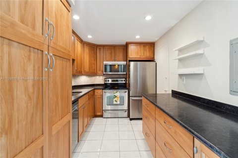 Condominio en venta en Sunny Isles Beach, Florida, 1 dormitorio, 70.79 m2 № 1488293 - foto 2