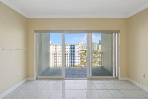 Condominio en venta en Sunny Isles Beach, Florida, 1 dormitorio, 70.79 m2 № 1488293 - foto 4