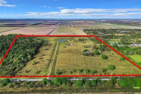 Propiedad comercial en Clewiston, Florida № 2183046