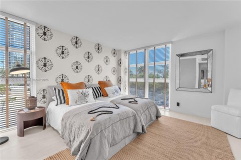 Condo in Sunny Isles Beach, Florida, 2 bedrooms  № 1708381 - photo 18