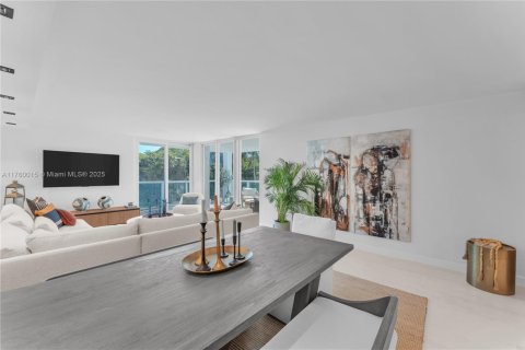Condo in Sunny Isles Beach, Florida, 2 bedrooms  № 1708381 - photo 6