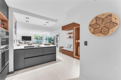 Condo in Sunny Isles Beach, Florida, 2 bedrooms  № 1708381 - photo 9
