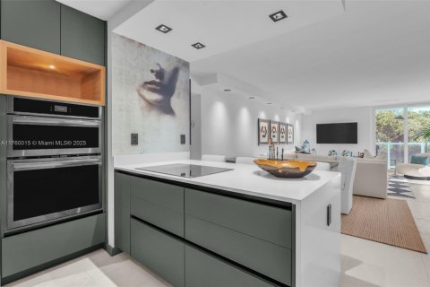 Condo in Sunny Isles Beach, Florida, 2 bedrooms  № 1708381 - photo 10