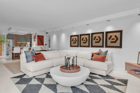 Condo in Sunny Isles Beach, Florida, 2 bedrooms  № 1708381 - photo 4