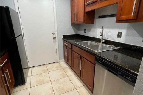 Condo in Orlando, Florida, 2 bedrooms № 2389351 - photo 11
