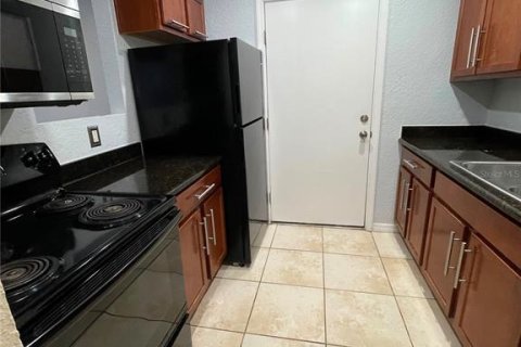 Condo in Orlando, Florida, 2 bedrooms № 2389351 - photo 10