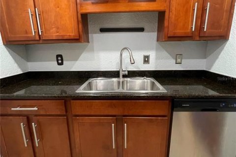 Condo in Orlando, Florida, 2 bedrooms № 2389351 - photo 8