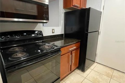 Condo in Orlando, Florida, 2 bedrooms № 2389351 - photo 9