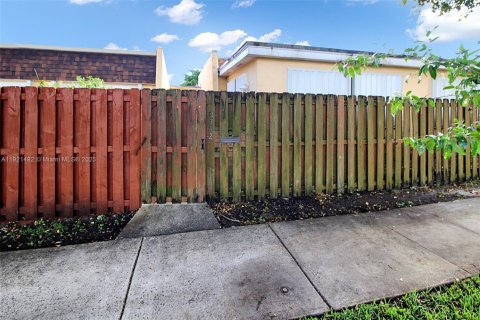 Купить таунхаус в Хайалиа, Флорида 2 спальни, 121.52м2, № 2032172 - фото 30