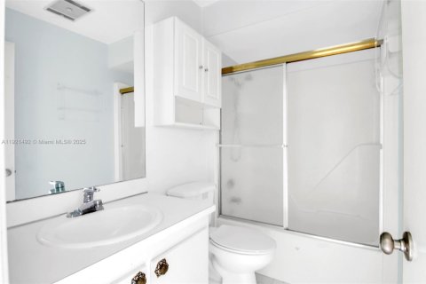 Купить таунхаус в Хайалиа, Флорида 2 спальни, 121.52м2, № 2032172 - фото 21