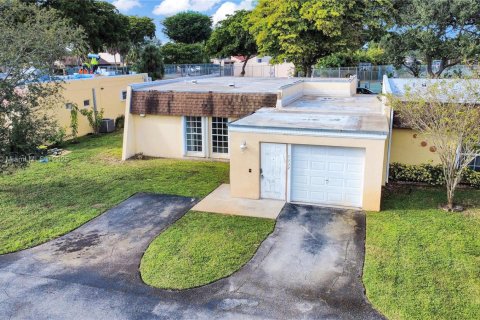 Купить таунхаус в Хайалиа, Флорида 2 спальни, 121.52м2, № 2032172 - фото 5