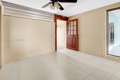 Купить таунхаус в Хайалиа, Флорида 2 спальни, 121.52м2, № 2032172 - фото 10