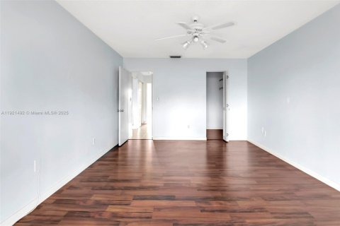 Купить таунхаус в Хайалиа, Флорида 2 спальни, 121.52м2, № 2032172 - фото 18