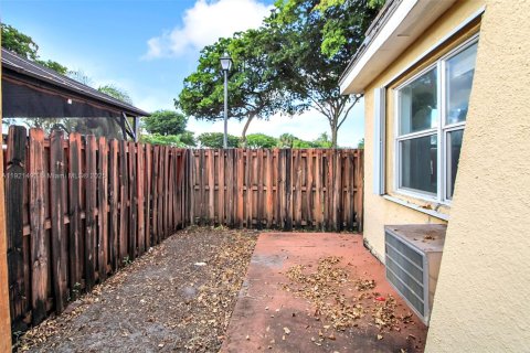 Купить таунхаус в Хайалиа, Флорида 2 спальни, 121.52м2, № 2032172 - фото 28