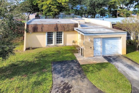 Купить таунхаус в Хайалиа, Флорида 2 спальни, 121.52м2, № 2032172 - фото 6