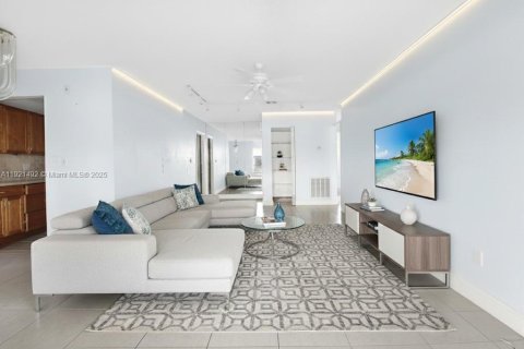 Купить таунхаус в Хайалиа, Флорида 2 спальни, 121.52м2, № 2032172 - фото 15