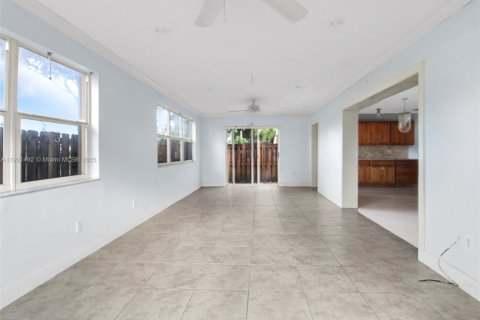 Купить таунхаус в Хайалиа, Флорида 2 спальни, 121.52м2, № 2032172 - фото 14