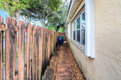 Купить таунхаус в Хайалиа, Флорида 2 спальни, 121.52м2, № 2032172 - фото 29