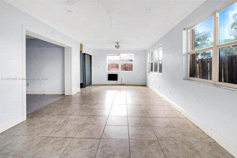 Купить таунхаус в Хайалиа, Флорида 2 спальни, 121.52м2, № 2032172 - фото 17