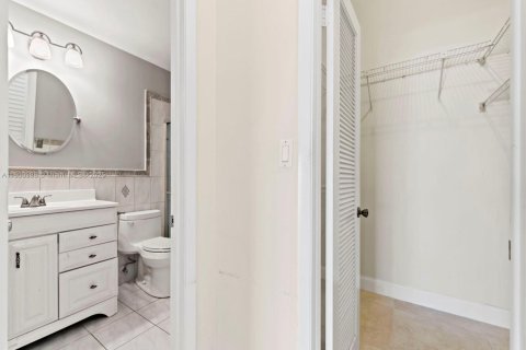 Adosado en venta en Hialeah, Florida, 3 dormitorios, 132.94 m2 № 1955078 - foto 16