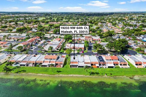 Adosado en venta en Hialeah, Florida, 3 dormitorios, 132.94 m2 № 1955078 - foto 7