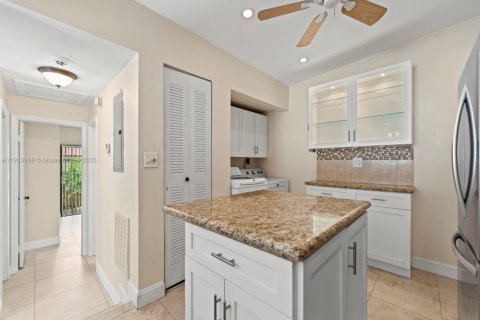 Adosado en venta en Hialeah, Florida, 3 dormitorios, 132.94 m2 № 1955078 - foto 20